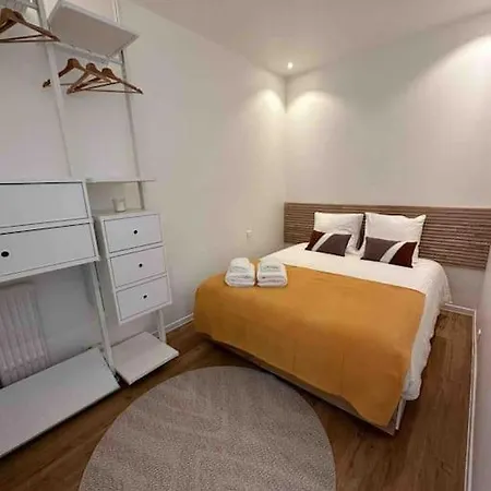 Au Coeur Des Champs Elysees *