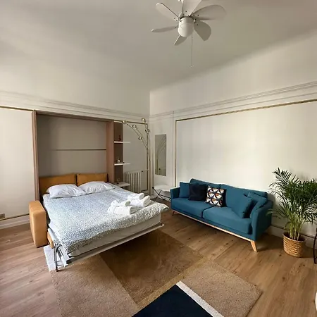 Appartement F2 Champs-elysees
