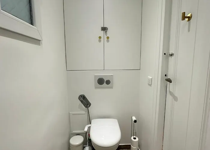 F2 Champs-elysees Apartment